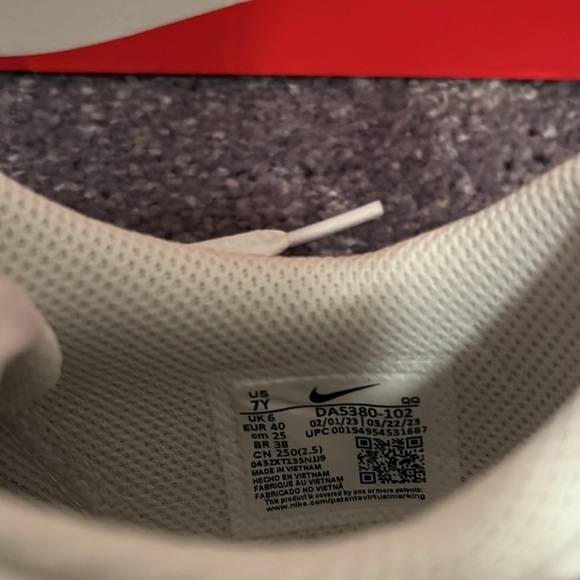 New in Box Nike Court Legacy white/black size 7 youth - Picture 3 of 7